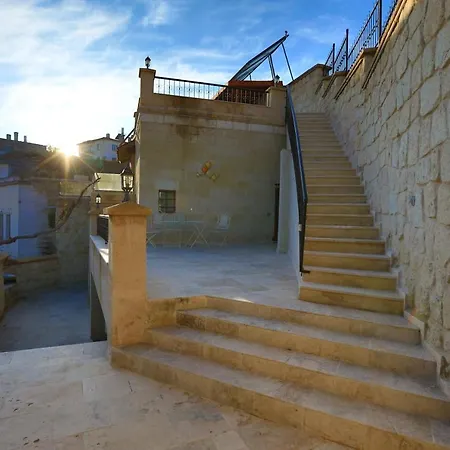 Iris Cave Cappadocia Ортахисар